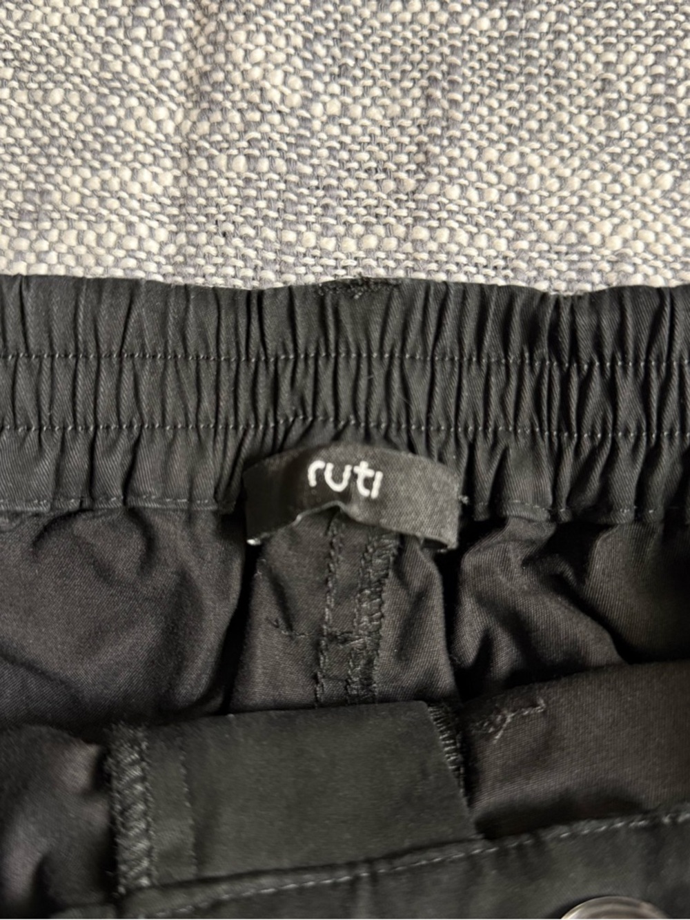 High-Rise Cropped Wide-Leg Pants in Black - Picture 6 of 12